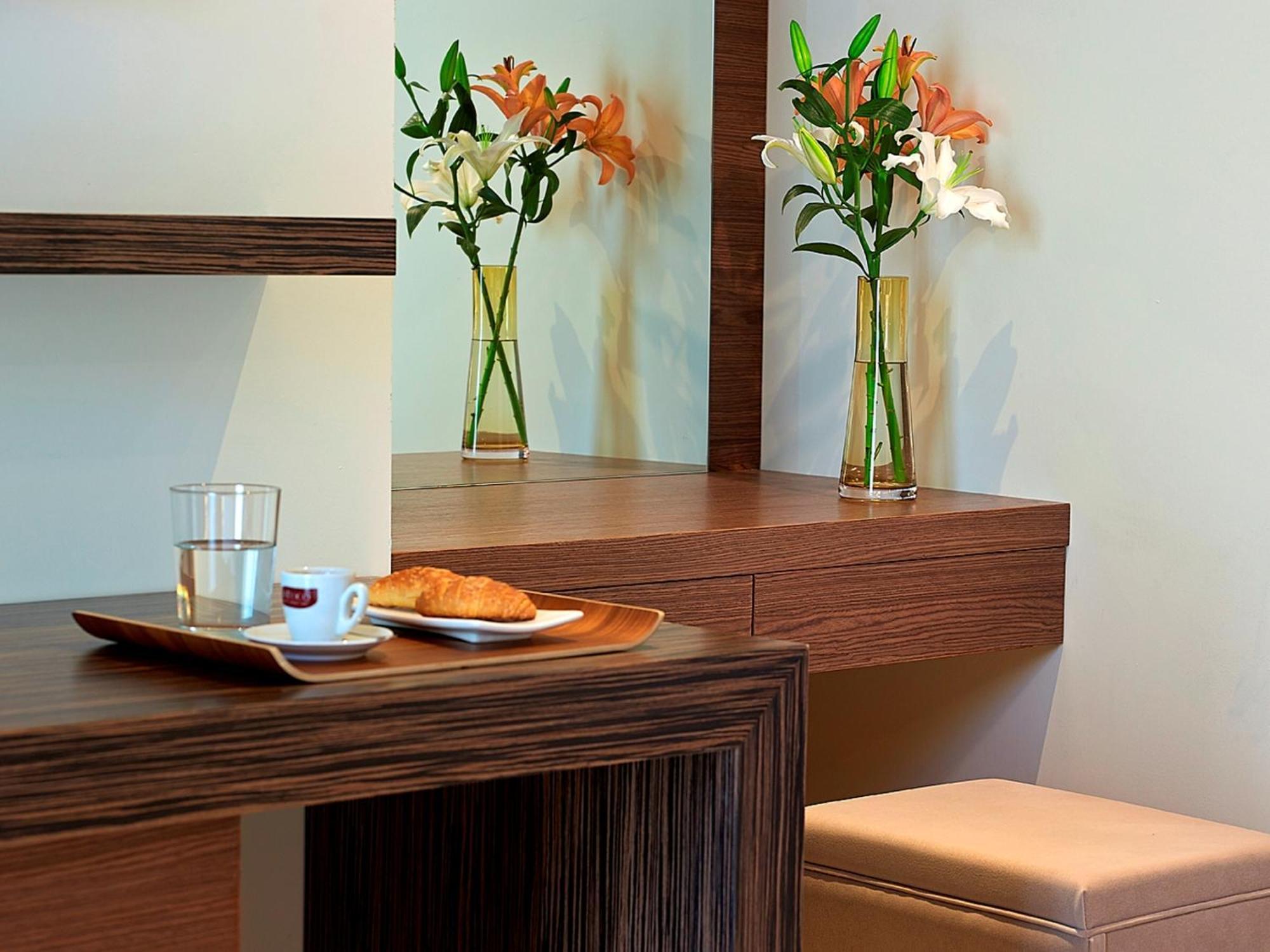 Elotis Suites (Adults Only) Agia Marina Стая снимка