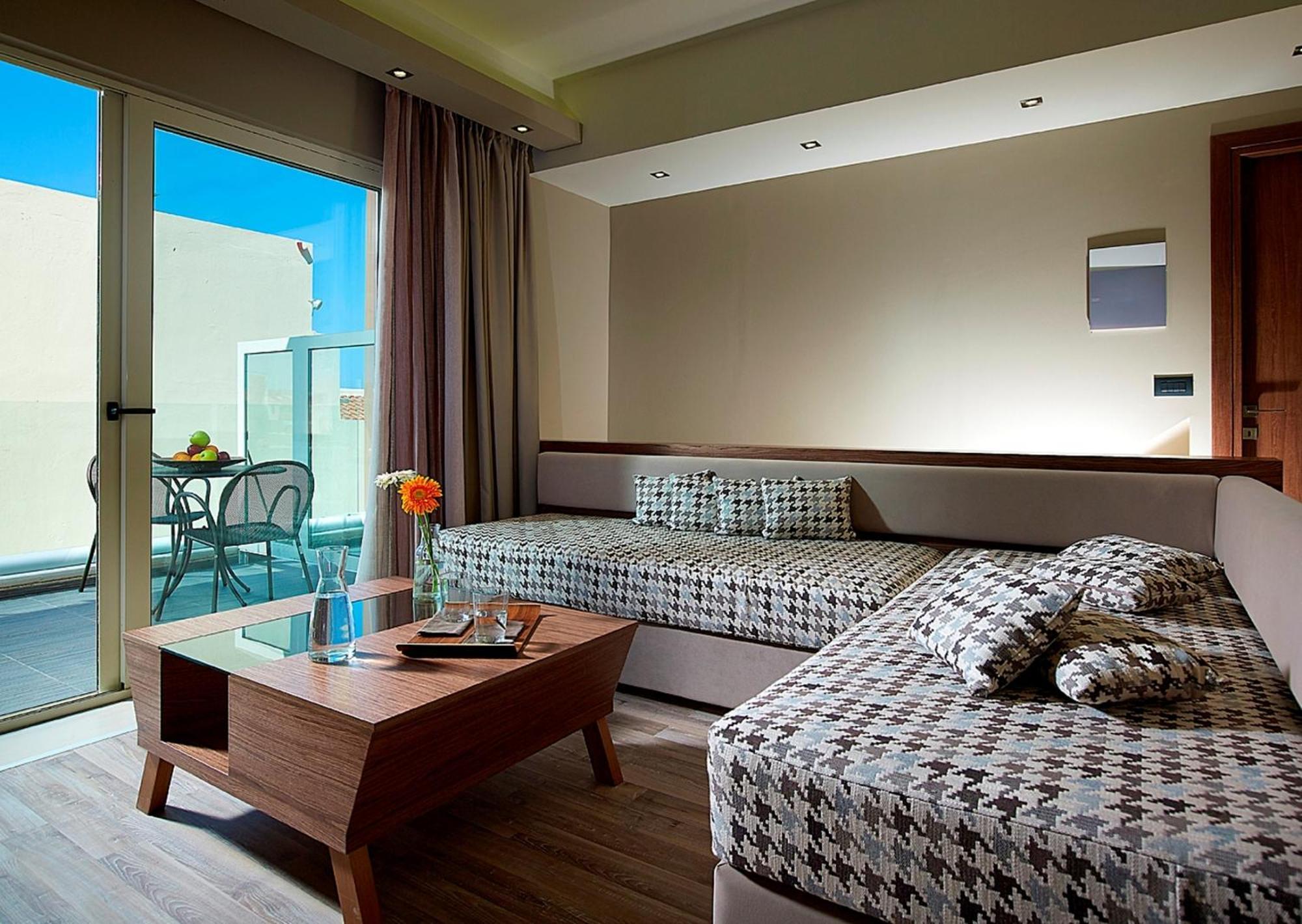 Elotis Suites (Adults Only) Agia Marina Стая снимка