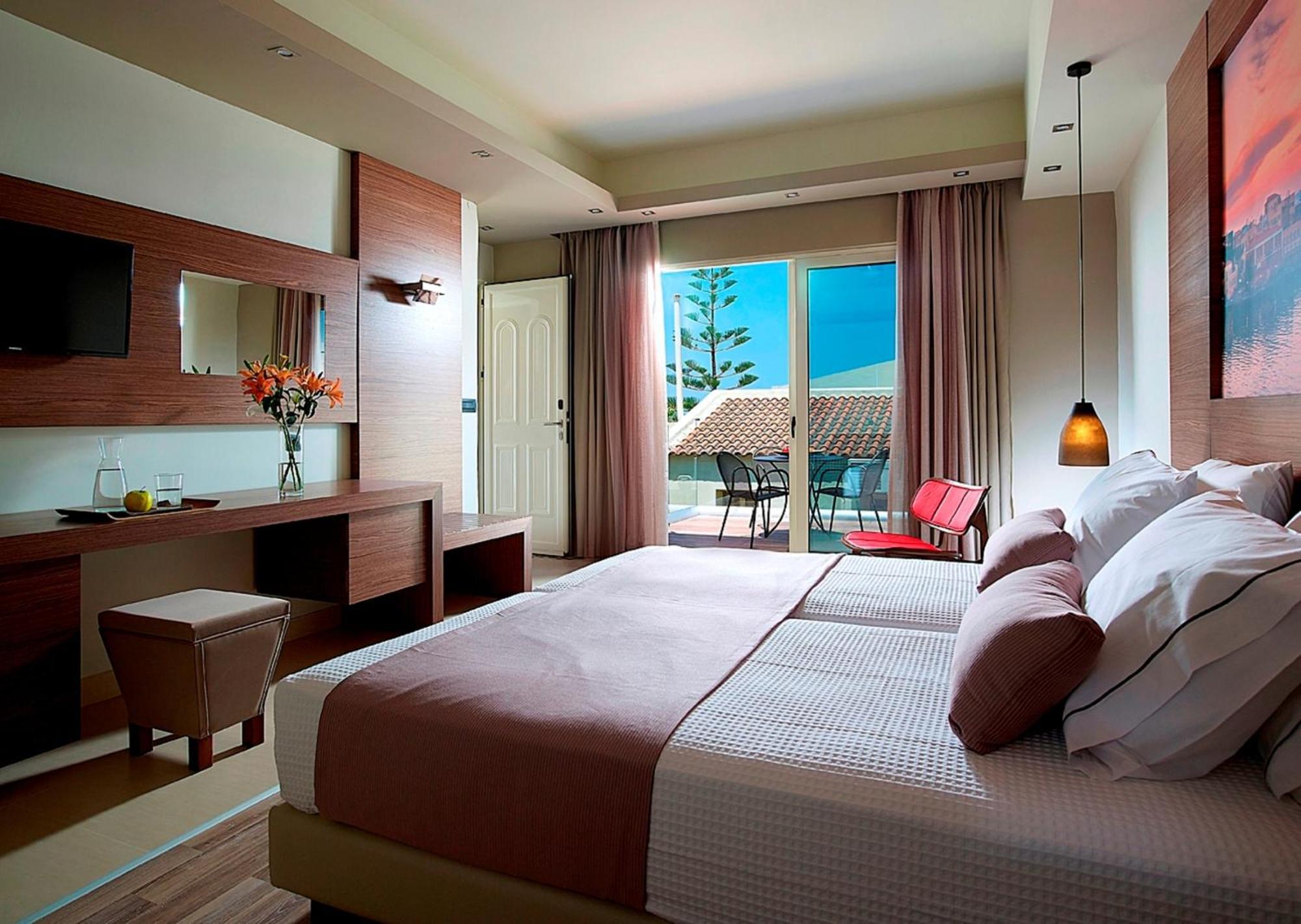 Elotis Suites (Adults Only) Agia Marina Стая снимка